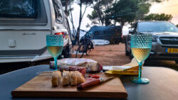 Tja mal ne französische Jause darf nicht fehlen - natürlich mit französischem Wein