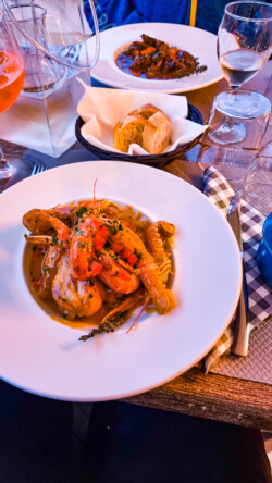 Hühnerfrikassee vorne und Bœuf bourguignon im Le Sémaphore - so zartes Huhn, so geschmackvolle Sauce