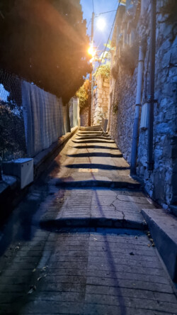 Stufen von Menton Stadtkern Richtung Campingplatz RAUF