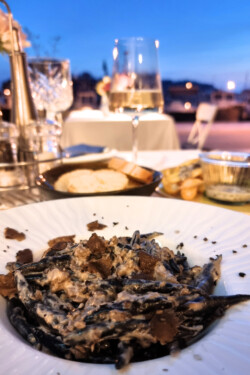 riva Bistro - Spitzen-Pasta mit Trüffel