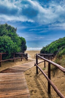Der Weg zum Meer vom Campingplatz - jetzt noch bei schlechtem Wetter