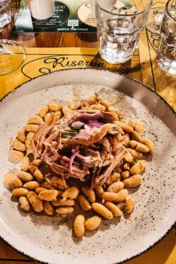 Riserva Naturale Merenderia Degustazione Prodotti e Vendita - spannend "Unser Thunfisch" was geschmortes Fleisch war