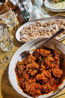 Riserva Naturale Merenderia Degustazione Prodotti e Vendita: Cinghiale und Bohnen mit Lardo