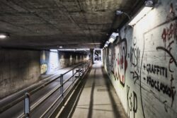 Die Unterführung vom Campingplatz zum Piazza